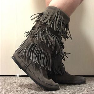 NEW Minnetonka Fringe Boots *Mismatched size*